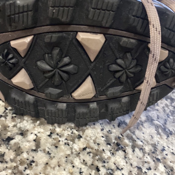 The North Face chilkat ll Gray and Black Winter Boots 200 g of primaloft - Picture 6 of 11